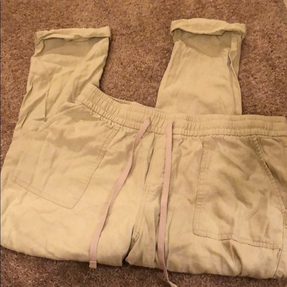 🌟 Tan Cropped Cargo Pants 🌟